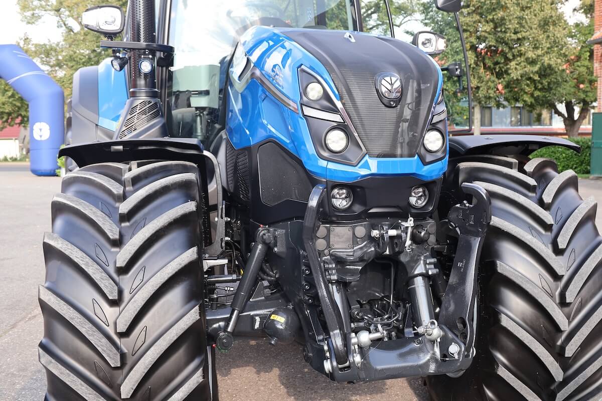 Dettaglio dell'anteriore e del nuovo assale sospeso 